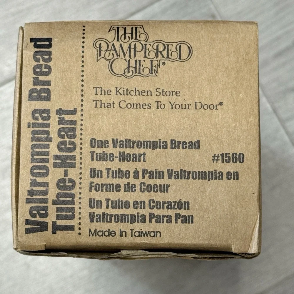 The Pampered Chef Valtrompia Bread Tube Heart Shaped. #1560, New in Box